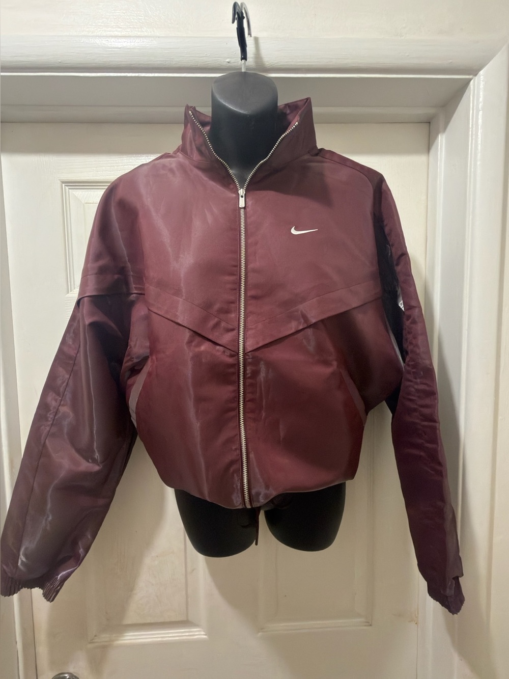 New Nike women's burgundy Track Jacket Windbreaker shine Size Medium/Large M/L